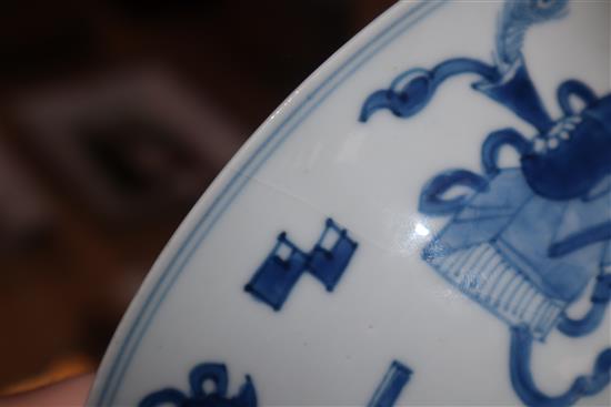 A pair of Chinese Kangxi blue and white hundred antique pattern bowls diameter 15cm